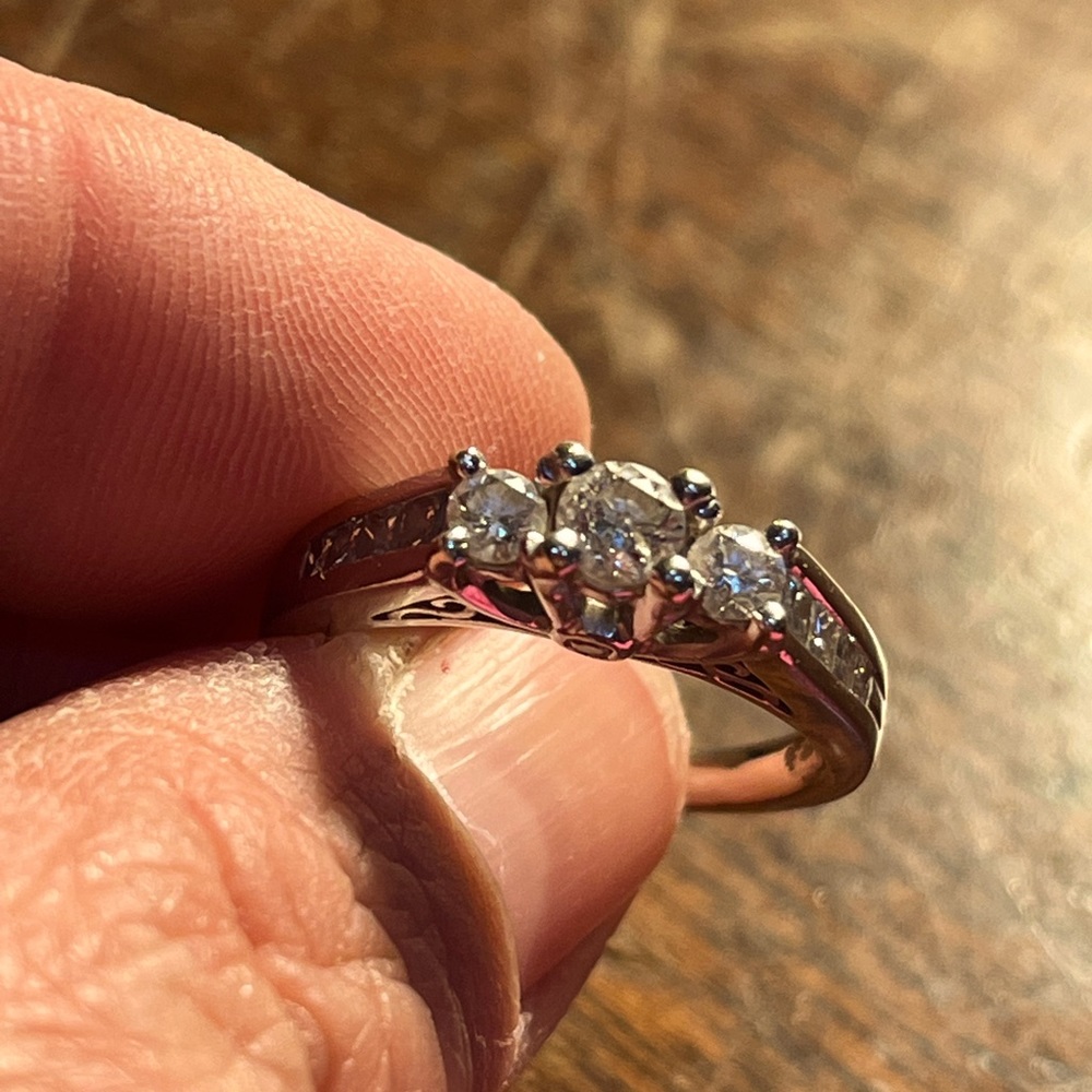 1 carat TW multi stone diamond ring, 14k white gold size 8